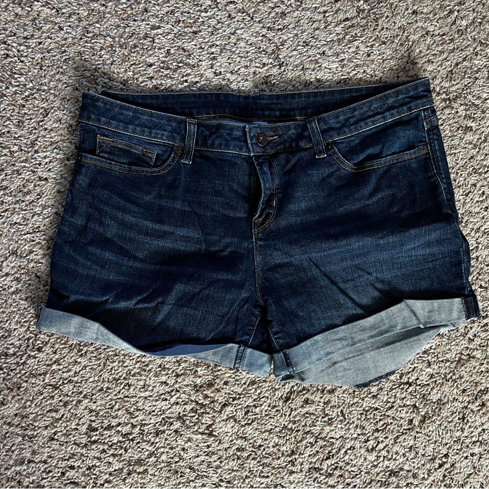 Women’s JCPenney branded denim shorts with cuffed legs. Size 32/14